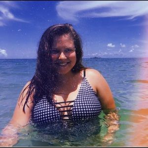 Meet your Posher, Caitlin